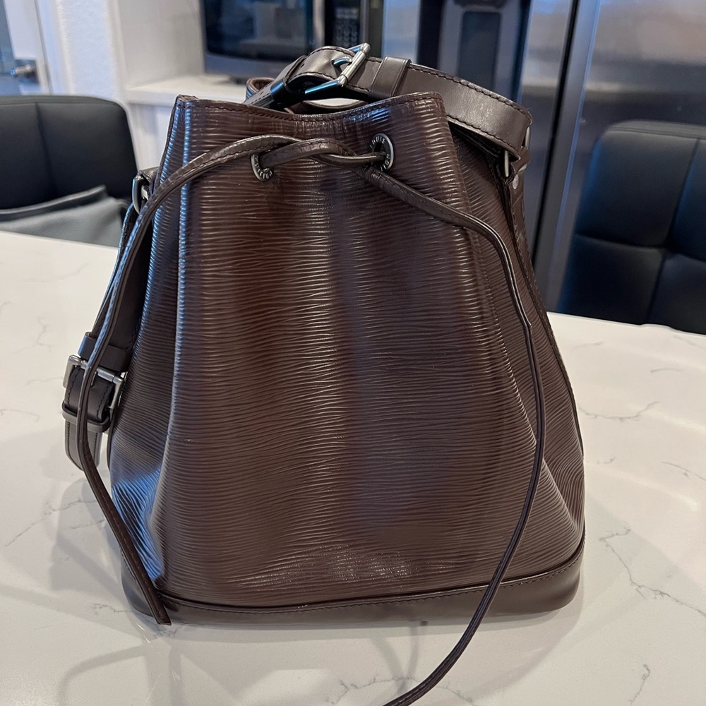 Authentic Mocha LOUIS VUITTON Epi Petit Noe